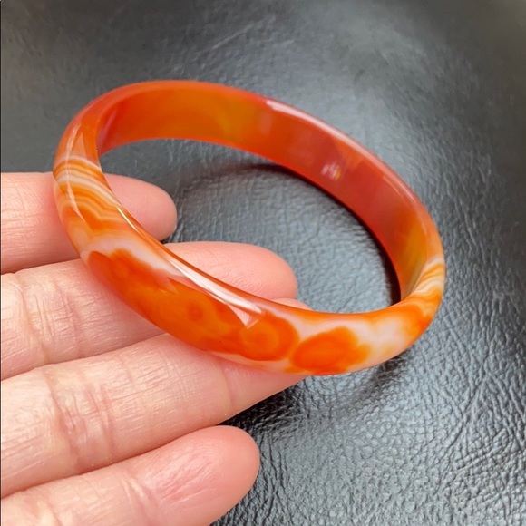 Red Orange White D Shape Agate Bangle Bracelet - Picture 9 of 9
